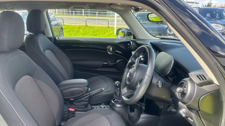 MINI Hatchback 1.5 Cooper Classic Premium 3dr Petrol Hatchback